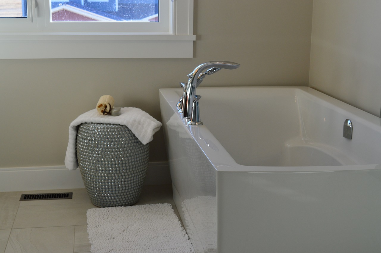 bathtub, tub, bathroom