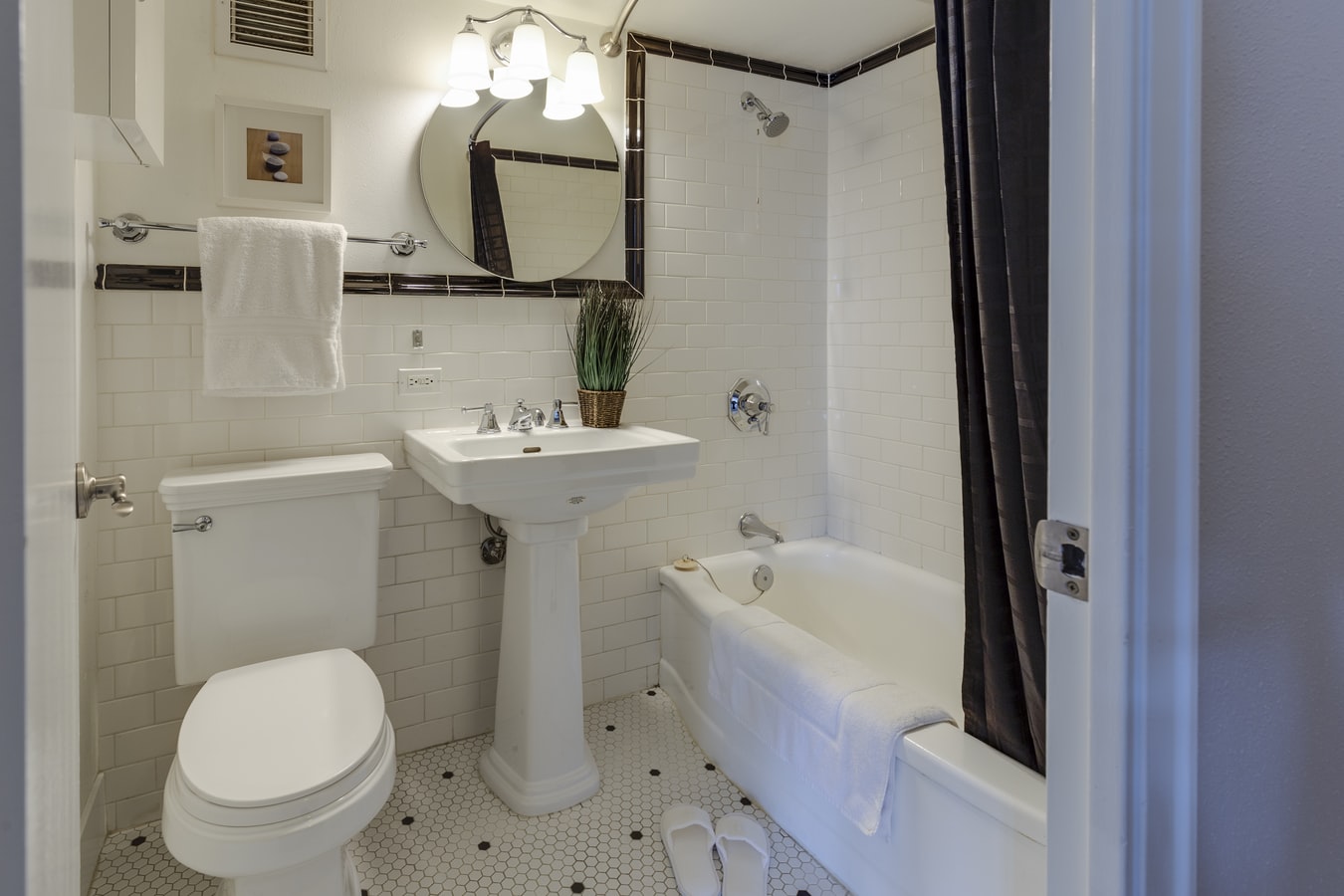 Small Bathrooms |Tub Reglazing | Bathtub Refinishing | Lakewood Tub Reglazing