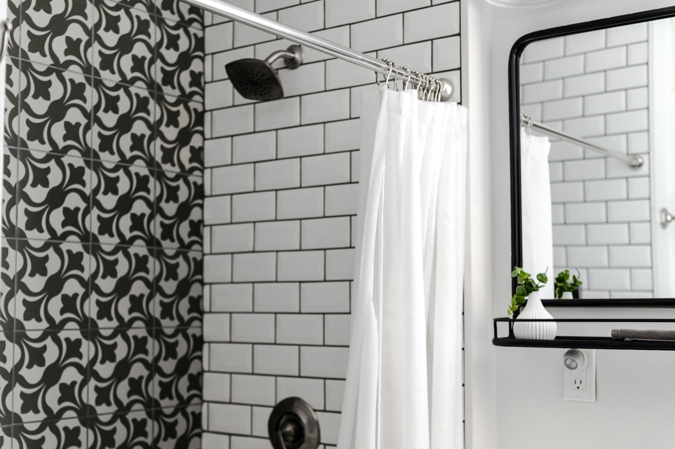 A Guide to Installing The Right Shower, Tub, And Whirlpool | Tub Reglazing | Bathtub Refinishing | Lakewood Tub Reglazing