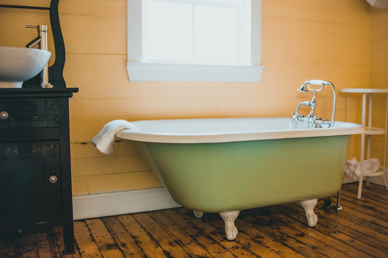 Bathtub Liner | Tub Reglazing | Bathtub Refinishing | VT Lakewood Tub Reglazing