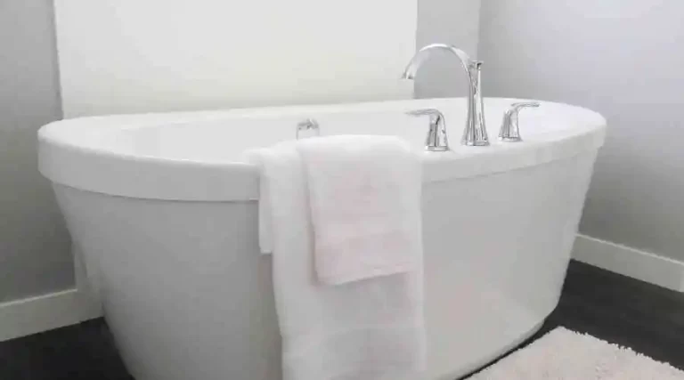 Cleaning and Maintaining Your Newly Reglazed Bathtub