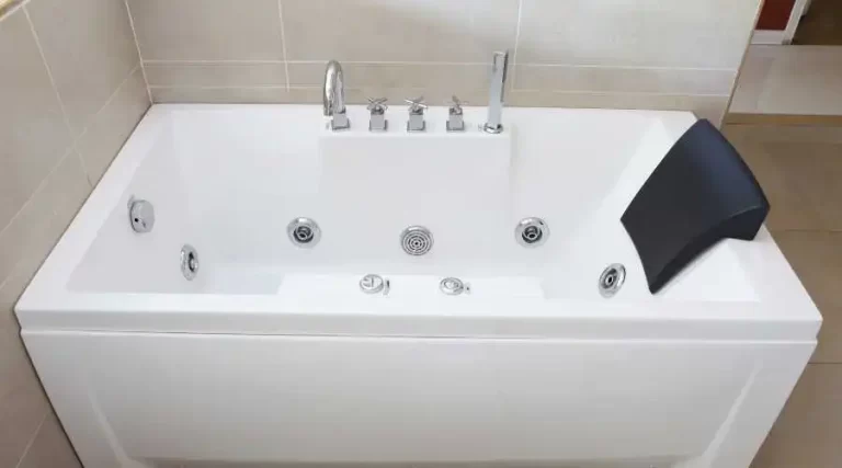 What Are the Advantages of Reglazing a Bathtub?